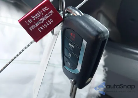 2020 Toyota Camry Le z USA, uszkodzony, nr VIN 4T1C11AK5LU950508